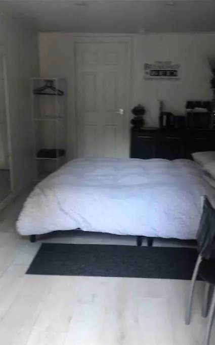 Belfast Private Room, En-Suite & Own Access 0*,